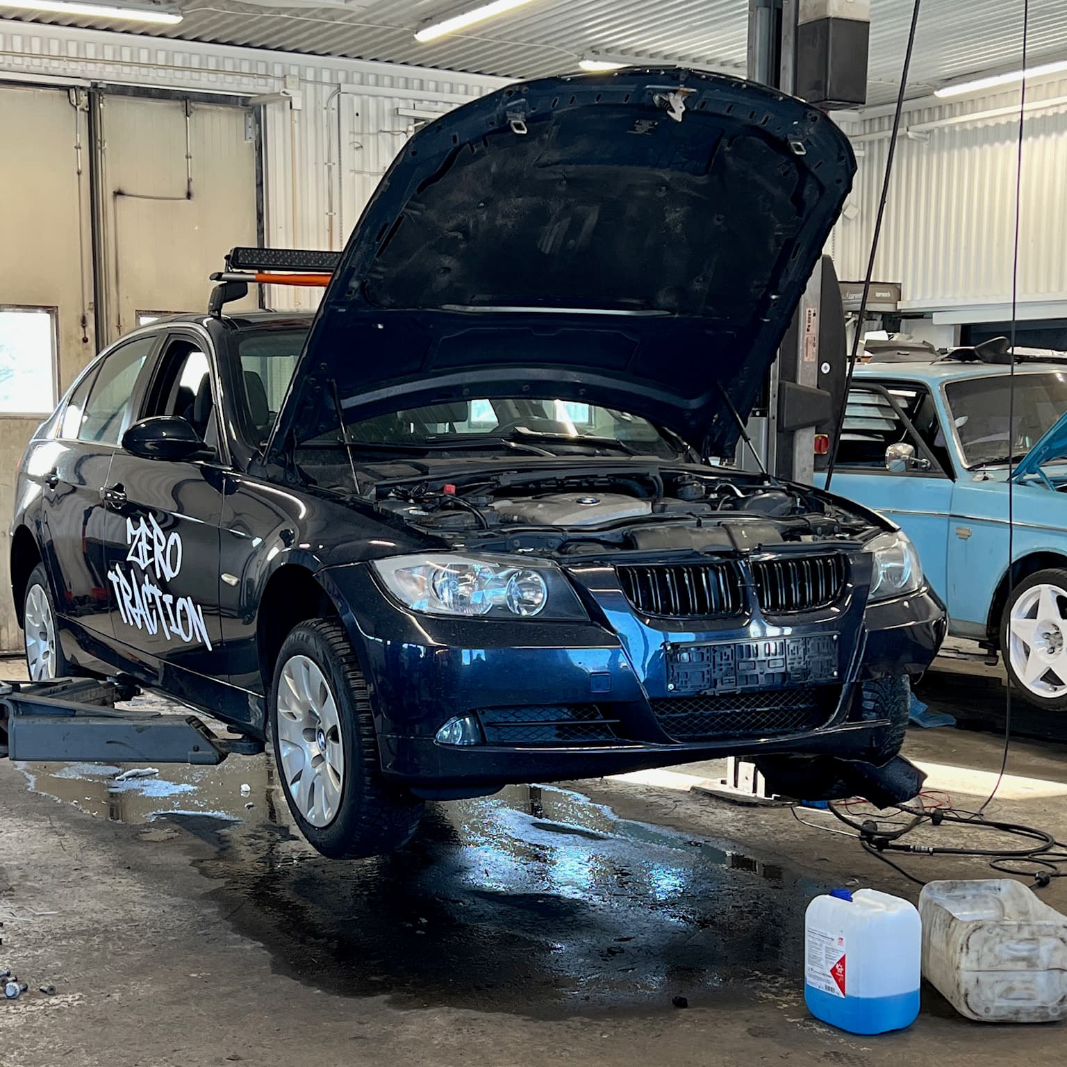 So werden unsere Fahrzeuge fürs Ice Drifting vorbereitet